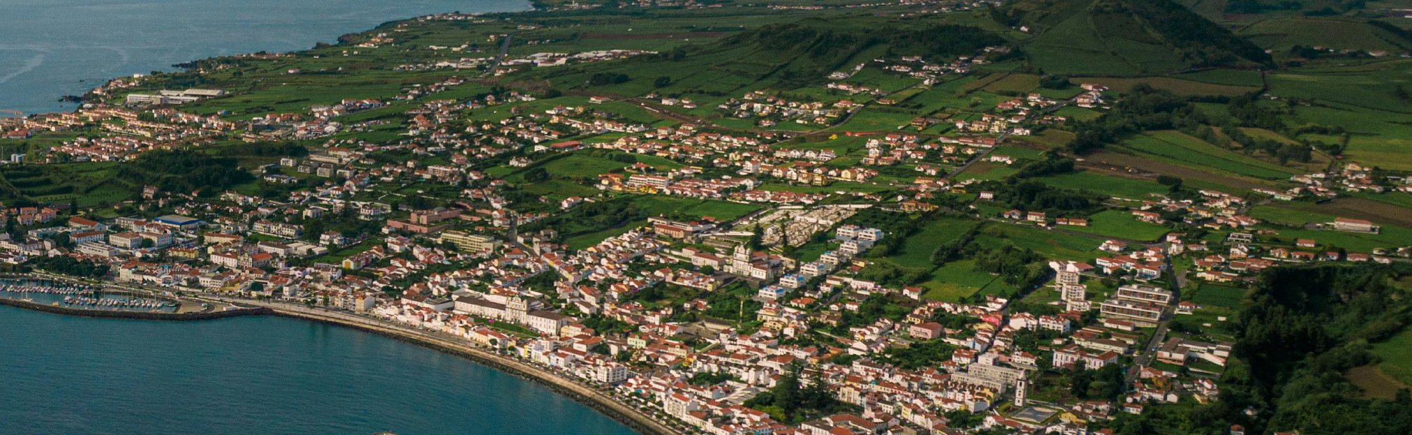 Reformas en pisos cerca de la costa: materiales resistentes al salitre y la humedad